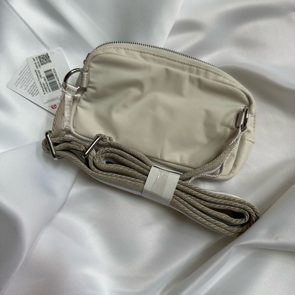 Lululemon Everywhere Crossbody Belt Bag in Tan/White - Picture 6 of 6